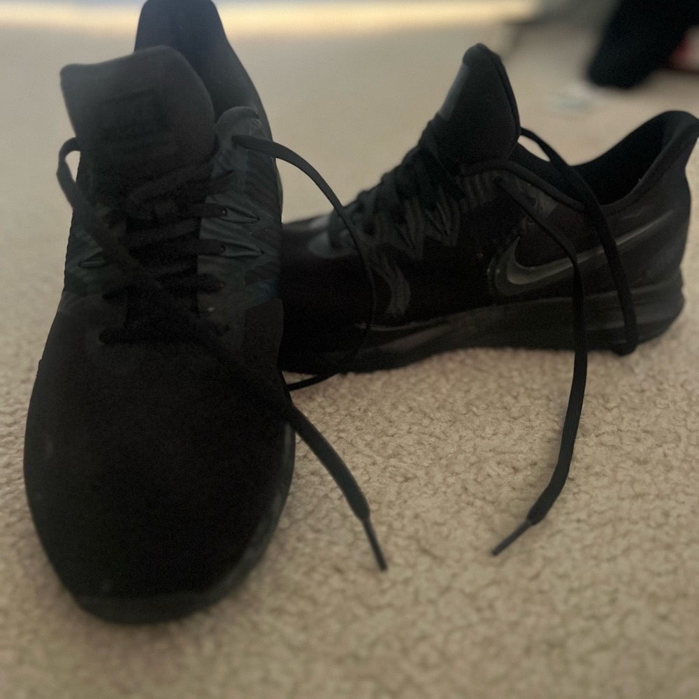 Nike Women’s- Size 11- Comfort Footbed sneakers